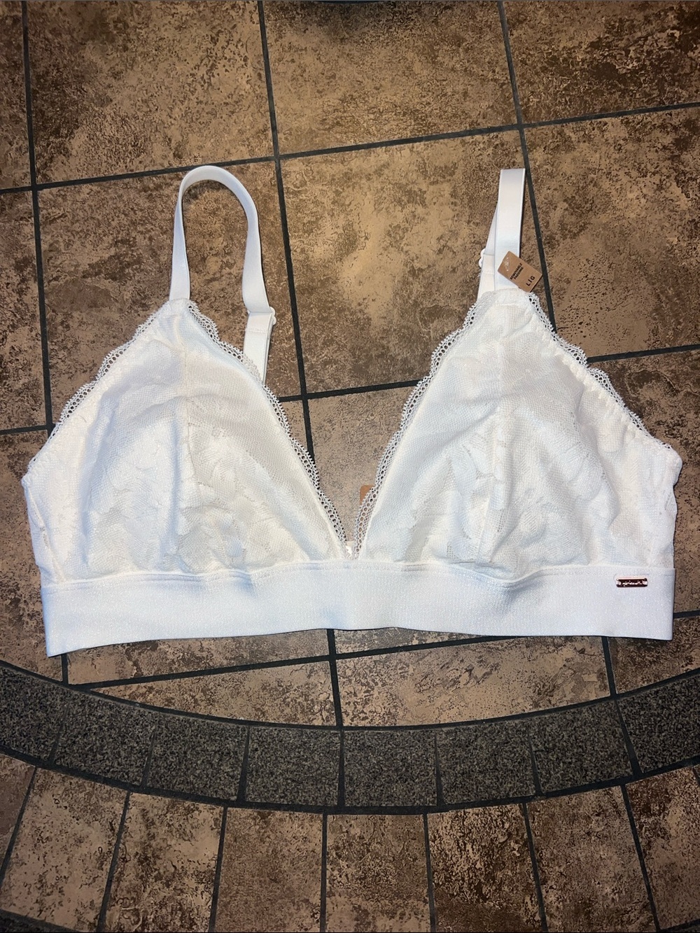 Pink Victoria’s Secret Cream Bralett, adjustable straps, 3 chest settings, NWT